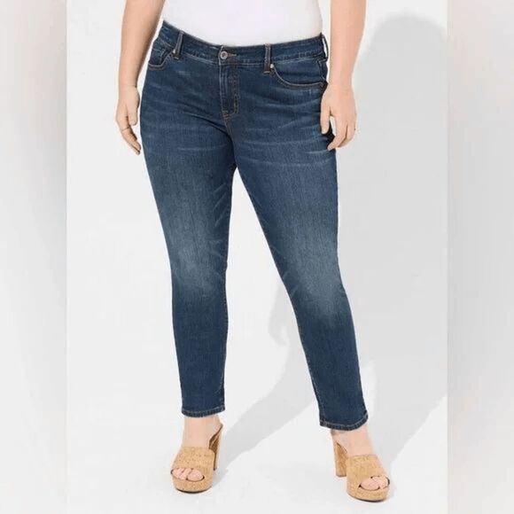 Torrid Boyfriend Straight Medium Wash Jeans Size 18T - Picture 3 of 8